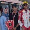 Degupan Hati Ibunda Sambut Kemenangan Herjun Atna Firdaus di Race 2 SS600 ARRC 2025 Mandalika