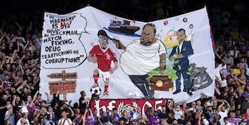 Spanduk Horor di Selhurst Park: Aksi Suporter Crystal Palace Bikin FA Gelar Investigasi Spanduk Horor di Selhurst Park: Aksi Suporter Crystal Palace Bikin FA Gelar Investigasi