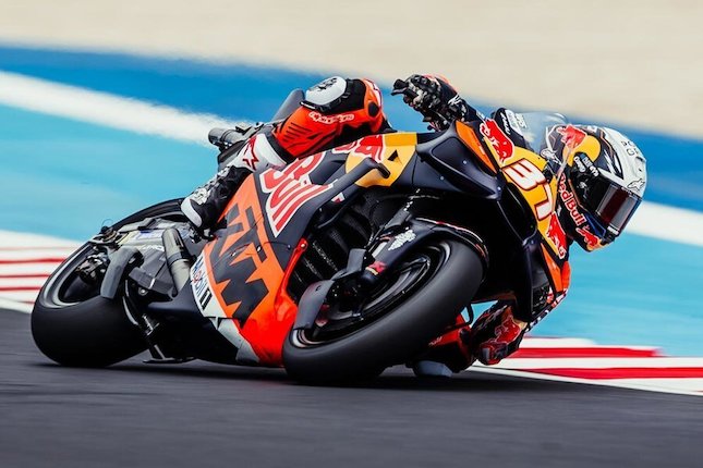 Apresiasi Kinerja Para Mekanik Siapkan 2 Motor 'Baru'