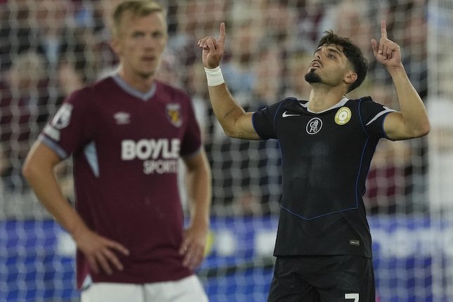 Situasi Kontras Jelang Derby Situasi Kontras Jelang Derby