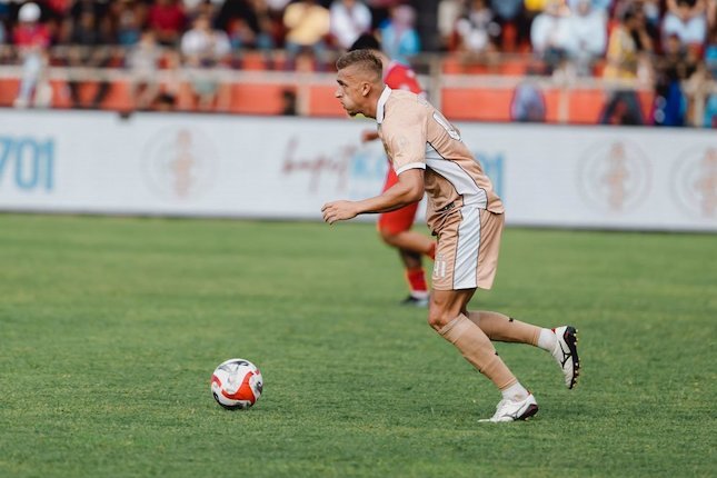 Kontras di Jantung Pertahanan Pemain andalan Dewa United di BRI Super League, Cassio Scheid saat tampil melawan Semen Padang. (c) dok.dewaunited