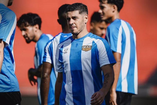 Dua Lini Serang yang Sama-sama Tumpul Bintang Dewa United, Alexis Messidoro dalam sesi latihan tim jelang BRI Super League 2025-2026. (c) dok.dewaunited.com