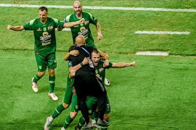 Persib vs Persebaya: Duel Panas di Kota Kembang