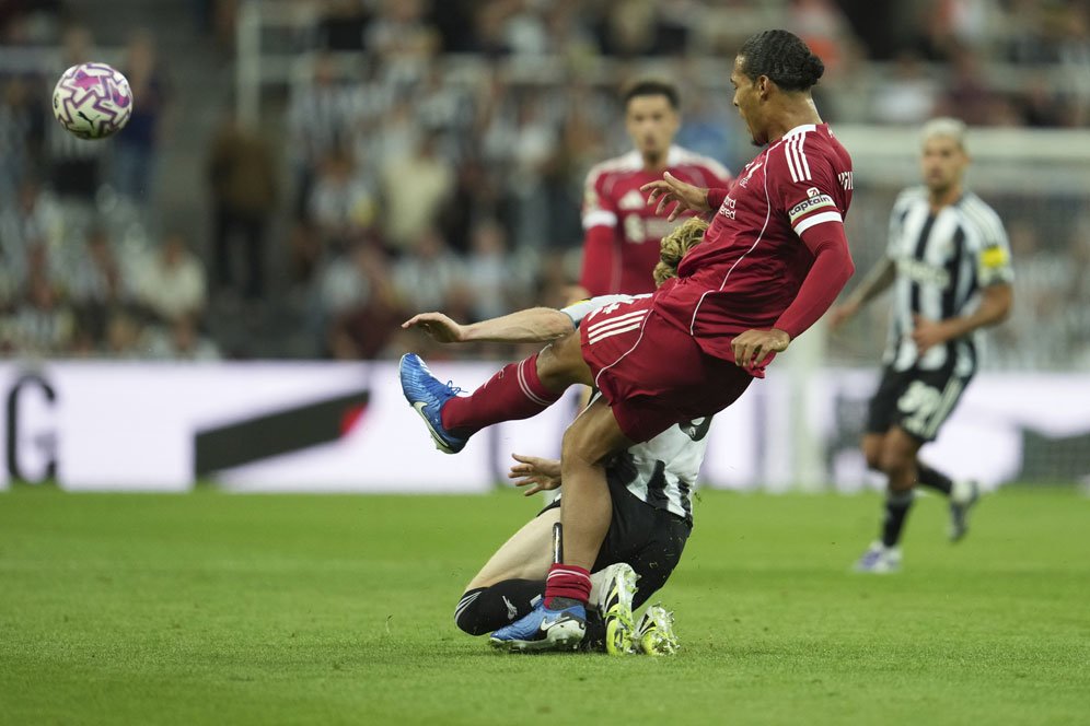 Anthony Gordon Dikartu Merah Akibat Langgar Virgil van Dijk, Legenda Newcastle: Dasar Bodoh! Anthony Gordon Dikartu Merah Akibat Langgar Virgil van Dijk, Legenda Newcastle: Dasar Bodoh!