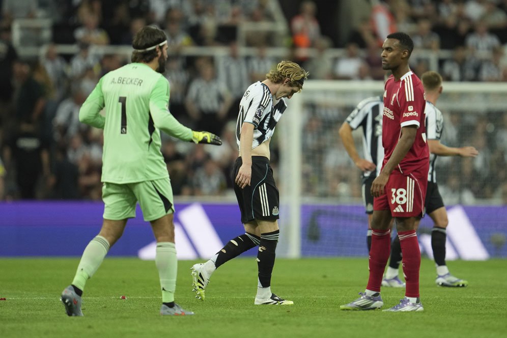 Legenda Arsenal Ini Soroti Kartu Merah Anthony Gordon Dalam Laga Panas Newcastle vs Liverpool: Itu Kartu Kuning Legenda Arsenal Ini Soroti Kartu Merah Anthony Gordon Dalam Laga Panas Newcastle vs Liverpool: Itu Kartu Kuning