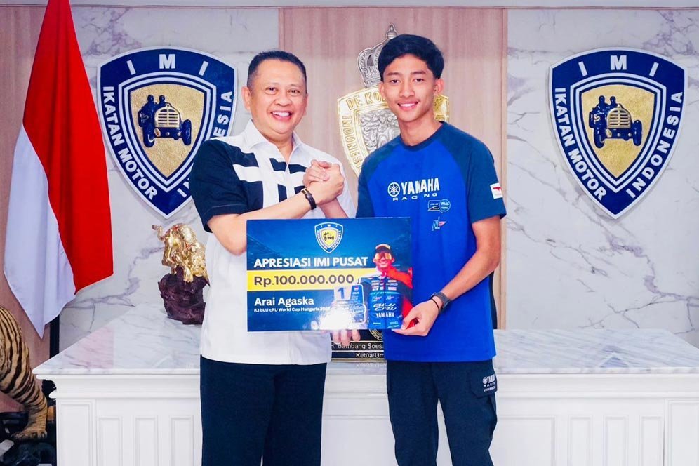 Menangi Balapan R3 BLU CRU World Cup, Arai Agaska Diapresiasi Ketua Umum IMI Bambang Soesatyo