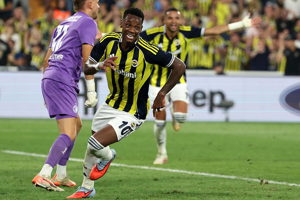 Mourinho Marah-Marah! Fenerbahce Comeback Spektakuler 5-2, Lolos Play-off Liga Champions