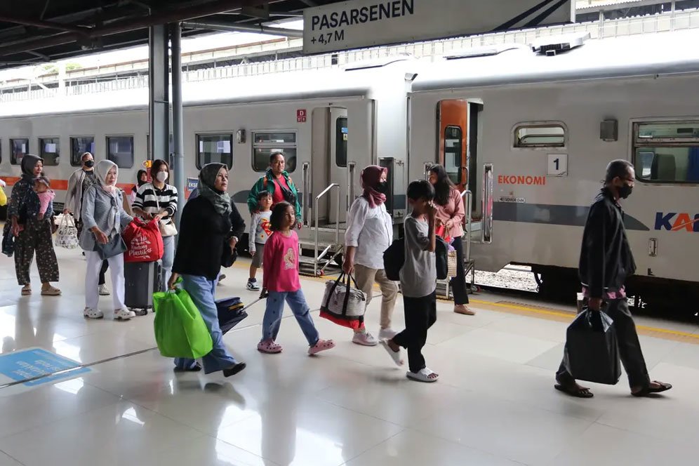 Promo Diskon 20 Persen Tiket Kereta Api Diperpanjang di Tengah Polemik Usulan Gerbong Rokok