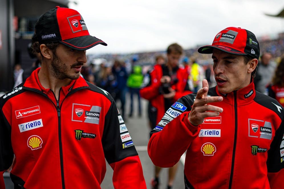 Ducati Rilis Video Curhat Pecco Bagnaia ke Marc Marquez Soal Hasil Jeblok di MotoGP Catalunya, Dapat Nasihat dan Semangat Ducati Rilis Video Curhat Pecco Bagnaia ke Marc Marquez Soal Hasil Jeblok di MotoGP Catalunya, Dapat Nasihat dan Semangat
