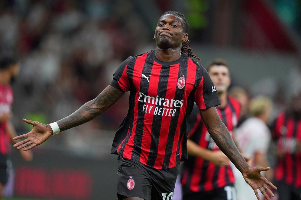 Evolusi Rafael Leao di AC Milan: Jadi Ayah, Jadi Pemain Berbeda yang Lebih Tenang dan Dewasa Evolusi Rafael Leao di AC Milan: Jadi Ayah, Jadi Pemain Berbeda yang Lebih Tenang dan Dewasa