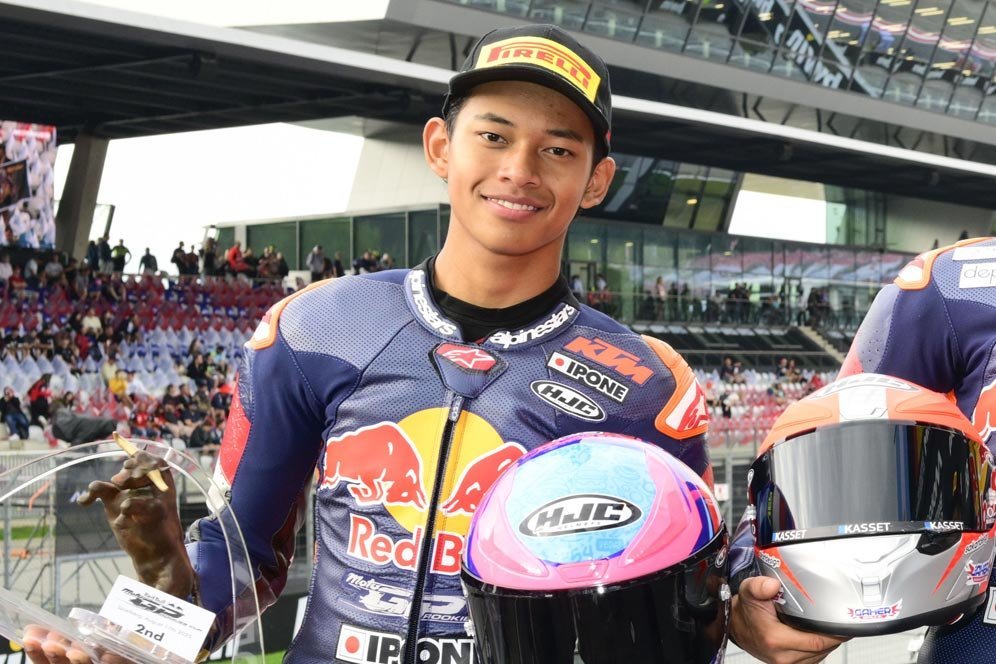 Veda Ega Pratama Tembus Peringkat 2 Klasemen Red Bull Rookies Cup 2025 Usai Sabet 2 Podium di Austria Veda Ega Pratama Tembus Peringkat 2 Klasemen Red Bull Rookies Cup 2025 Usai Sabet 2 Podium di Austria