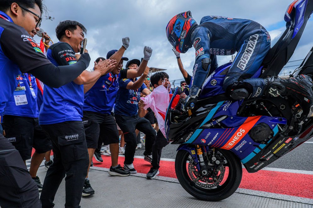 Selebrasi Spesial Pembalap Yamaha Racing Indonesia saat Kuasai Podium di SS600 ARRC 2025