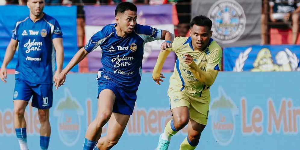 PSIM Yogyakarta vs Persib Bandung pertandingan sepak bola liga 1