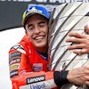 Selebrasi Unik, Marc Marquez Rayakan Gelar MotoGP 2025 Bareng Ducati dan Honda Sekaligus