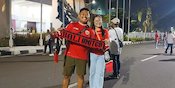 Dari Bali Demi Timnas Indonesia: Surya dan Erna, Sejoli Penggila Bola yang Rela Tempuh Perjalanan Jauh Dari Bali Demi Timnas Indonesia: Surya dan Erna, Sejoli Penggila Bola yang Rela Tempuh Perjalanan Jauh