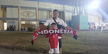 Demi Sang Anak yang Idolakan Jens Raven, Keluarga Lukman Hadi Rela Dua Hari Beruntun Nonton Timnas Indonesia Demi Sang Anak yang Idolakan Jens Raven, Keluarga Lukman Hadi Rela Dua Hari Beruntun Nonton Timnas Indonesia
