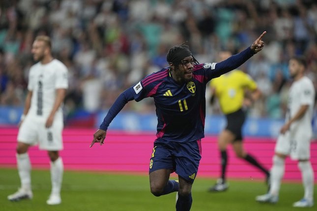 Grup B: Swiss Pesta Gol, Swedia dan Slovenia Bemain Imbang