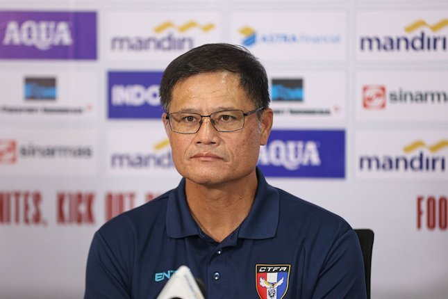 Minim Prestasi di Level Timnas Pelatih Chinese Taipei, Huang Zheming, pada sesi jumpa pers jelang laga melawan Timnas Indonesia (c) Abdul Aziz