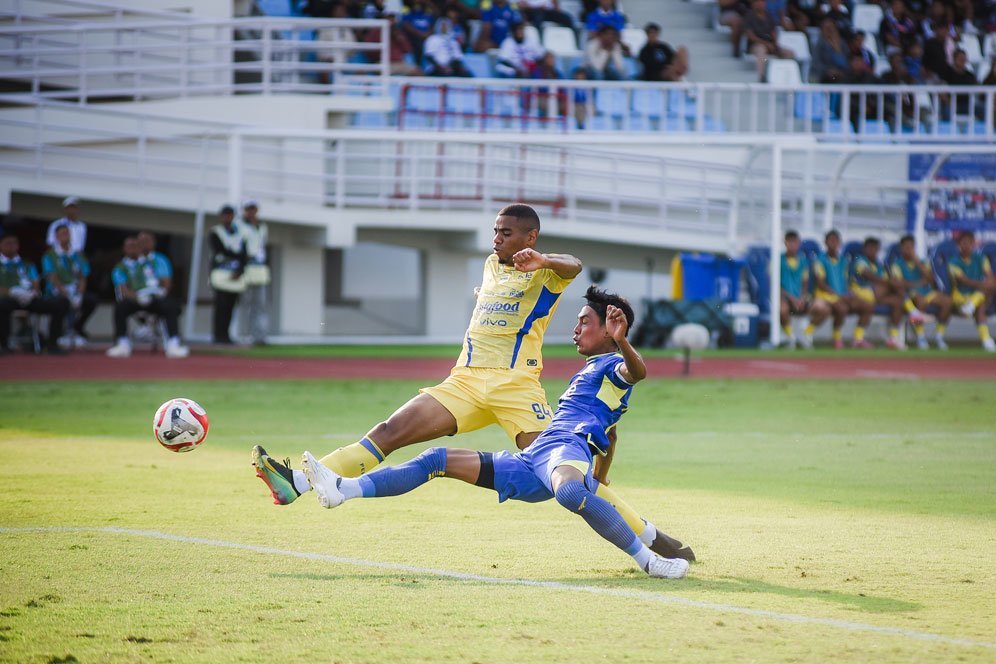 Hasil Arema FC vs Persib Bandung: Diwarnai Kartu Merah Bek Timnas Irak, Pangeran Biru Menang di Kanjuruhan