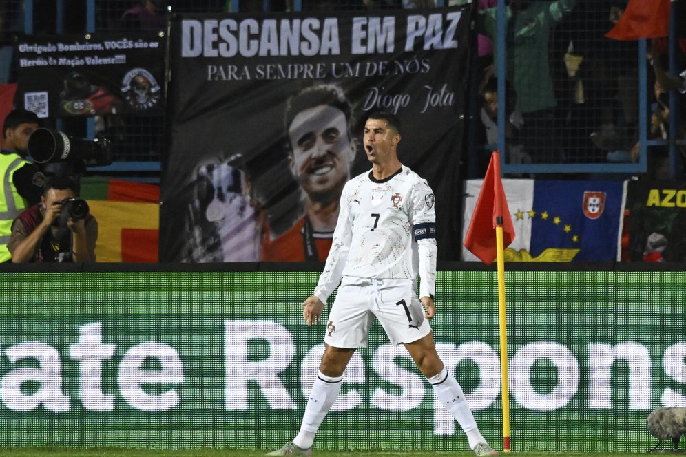 Cristiano Ronaldo Marah Besar saat Fans Nekat Minta Selfie di Hotel Portugal Cristiano Ronaldo Marah Besar saat Fans Nekat Minta Selfie di Hotel Portugal