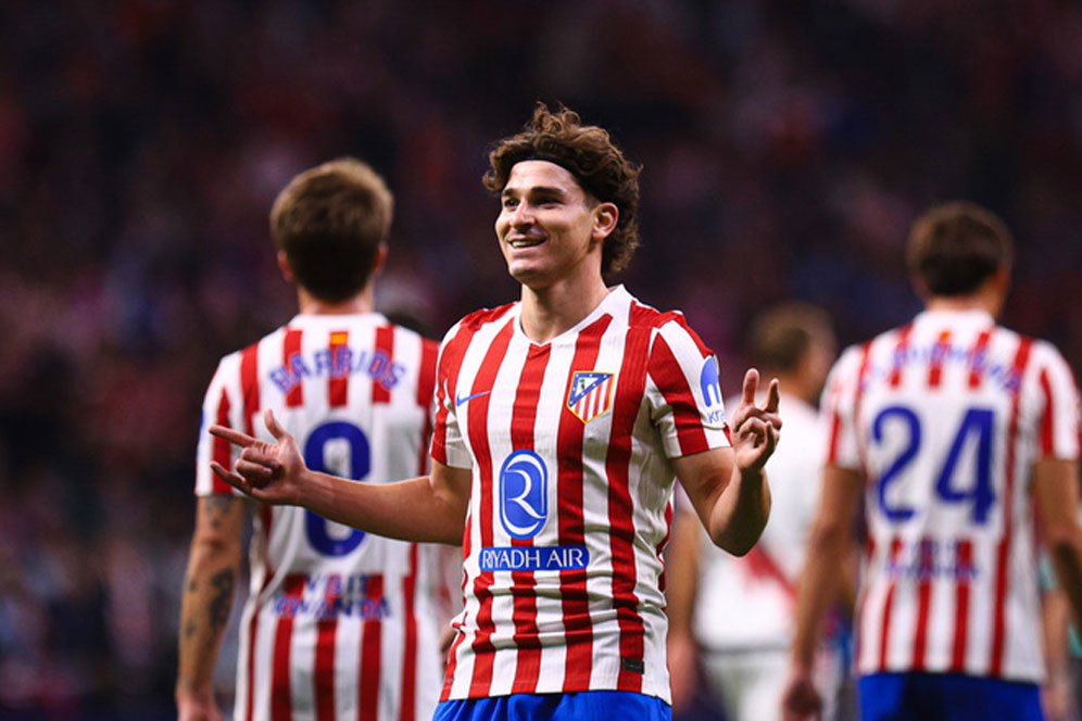 Apa Kata Simeone Usai Hattrick Julian Alvarez yang Bikin Barcelona Gigit Jari?