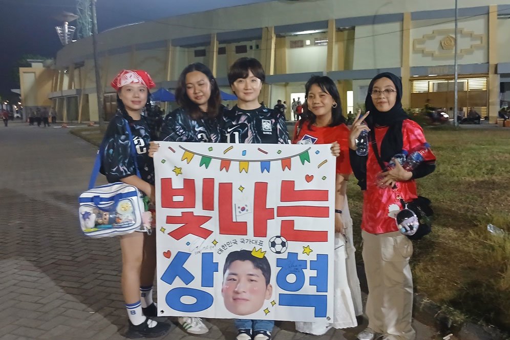 Kelly Lee, Suporter Asal Korea Selatan yang Bawa Dukungan Khusus untuk Cho Sang-hyeok di Sidoarjo Kelly Lee, Suporter Asal Korea Selatan yang Bawa Dukungan Khusus untuk Cho Sang-hyeok di Sidoarjo