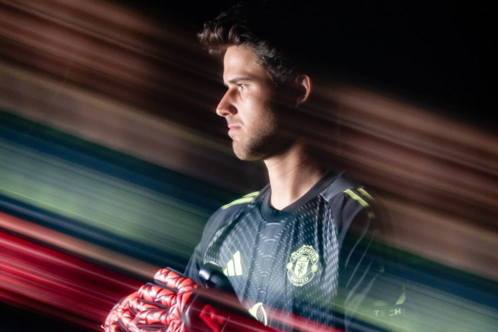 Resmi Gabung MU, Senne Lammens Pilih Nomor Punggung Spesialis Kiper Cadangan?