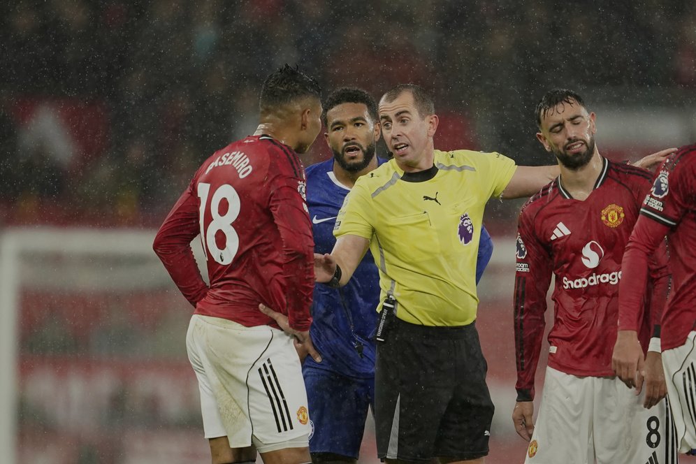 Drama Old Trafford! Casemiro Diusir, Ruben Amorim Tetap Bela Sang Gelandang Drama Old Trafford! Casemiro Diusir, Ruben Amorim Tetap Bela Sang Gelandang