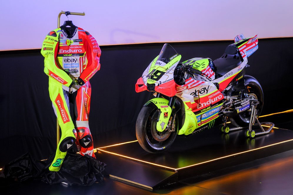 Valentino Rossi Resmikan Livery Spesial Pertamina Enduro VR46 Racing Team untuk MotoGP Indonesia 2025