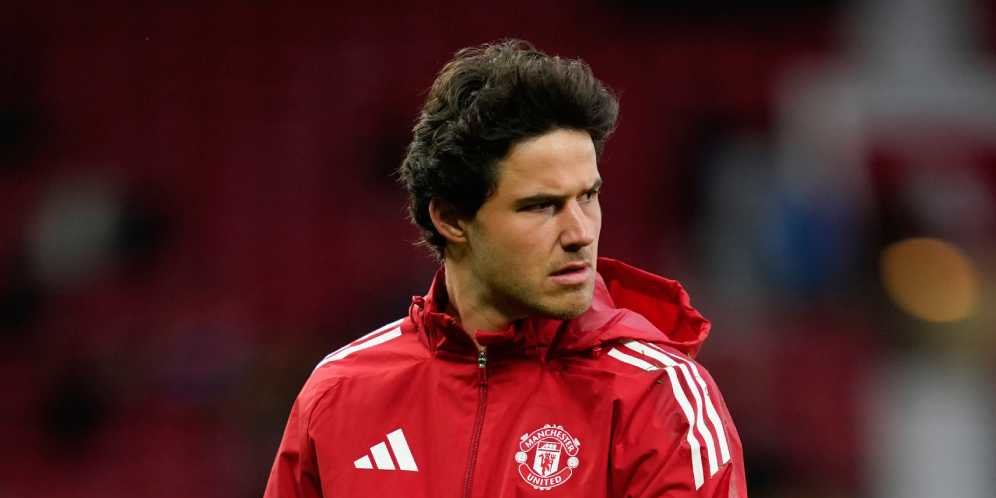 Misteri Senne Lammens di MU: Sebenarnya Kiper Utama atau Pelapis Sih? Misteri Senne Lammens di MU: Sebenarnya Kiper Utama atau Pelapis Sih?