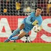 Kiper Lille Berke Ozer Ciptakan Sejarah: Gagalkan 3 Penalti Beruntun AS Roma di Olimpico