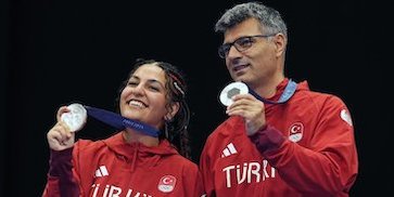 Ingat Atlet Menembak Viral di Olimpiade? Yusuf Dikec Kembali Beraksi, Pimpin Turki Pesta Emas! Ingat Atlet Menembak Viral di Olimpiade? Yusuf Dikec Kembali Beraksi, Pimpin Turki Pesta Emas!