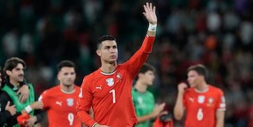 Cristiano Ronaldo Tepati Janji: Jersey yang Dinanti Szoboszlai Akhirnya Diserahkan di Lisbon Cristiano Ronaldo Tepati Janji: Jersey yang Dinanti Szoboszlai Akhirnya Diserahkan di Lisbon
