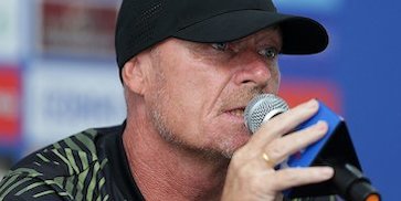 4 Pelatih yang Berpotensi Angkat Koper dari BRI Super League: Nasib Peter de Roo di Ujung Tanduk? 4 Pelatih yang Berpotensi Angkat Koper dari BRI Super League: Nasib Peter de Roo di Ujung Tanduk?