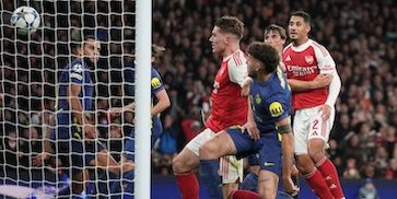 Drama di Laga Arsenal vs Atletico Madrid: Dimulai dengan Air Panas, Diakhiri 4 Gol dalam Durasi 13 Menit Drama di Laga Arsenal vs Atletico Madrid: Dimulai dengan Air Panas, Diakhiri 4 Gol dalam Durasi 13 Menit