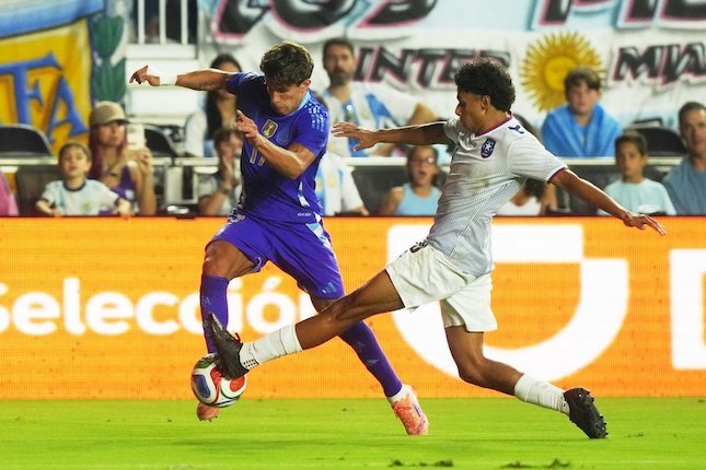Kiper dan Lini Pertahanan Solid