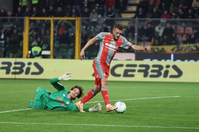 Cremonese Tahan Imbang Atalanta Pemain Cremonese, Jamie Vardy mencetak gol dalam pertandingan Serie A melawan Atalanta, Minggu, 26 Oktober 2025. (c) AP Photo/Alberto Mariani/LaPresse via AP