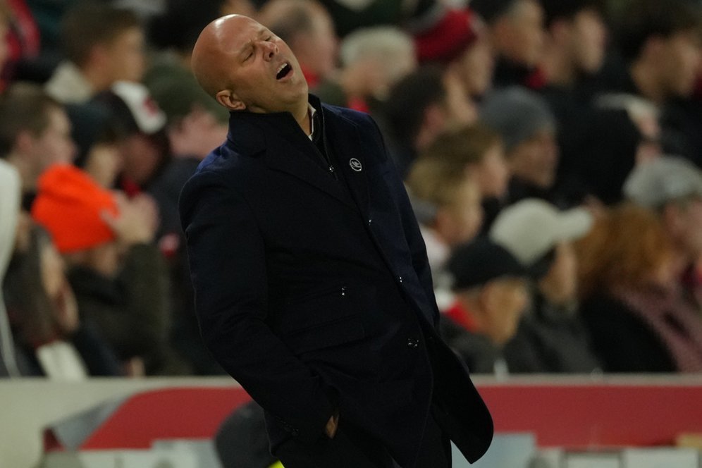 Arne Slot di Ujung Tanduk? 5 Pelatih Premier League yang Terancam Dipecat