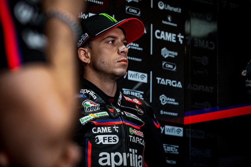 FIM Stewards Ketok Palu, Ini Hukuman Marco Bezzecchi Usai Tabrak Marc Marquez di MotoGP Mandalika 2025 FIM Stewards Ketok Palu, Ini Hukuman Marco Bezzecchi Usai Tabrak Marc Marquez di MotoGP Mandalika 2025
