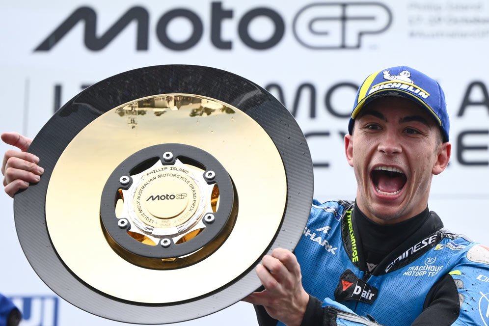 Aprilia Berjaya! Kemenangan Tak Terduga Raul Fernandez di MotoGP Australia 2025 Catat Banyak Rekor Baru Aprilia Berjaya! Kemenangan Tak Terduga Raul Fernandez di MotoGP Australia 2025 Catat Banyak Rekor Baru