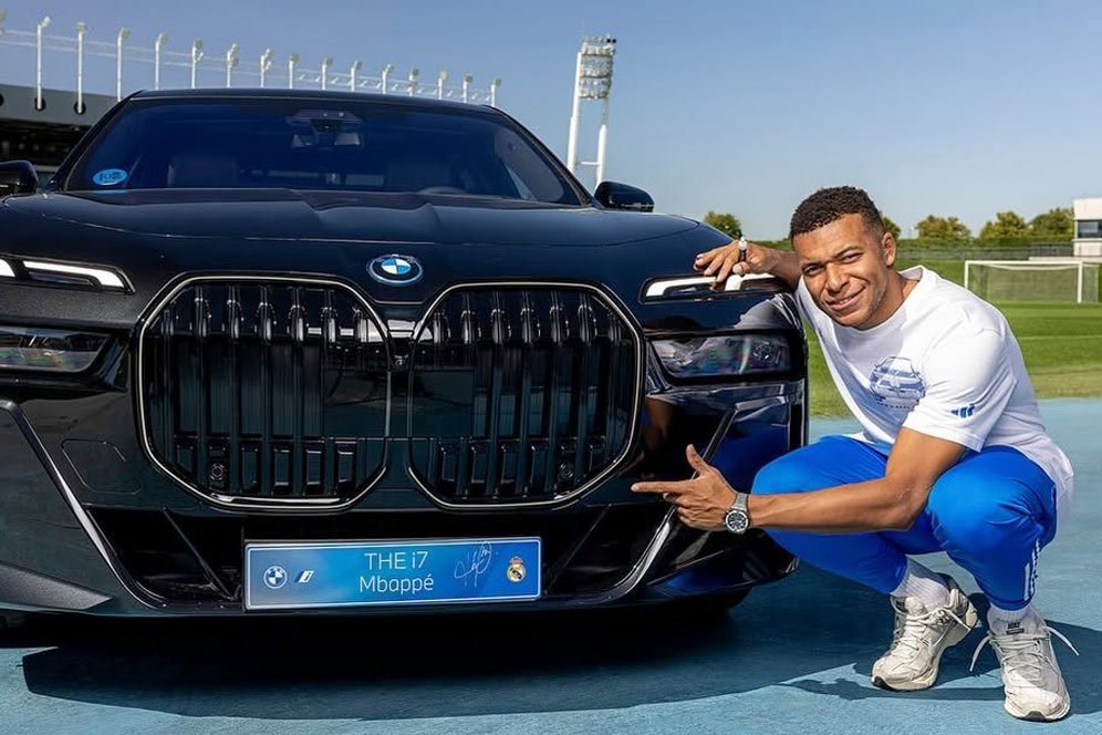 Padahal Tak Punya SIM: Deretan Koleksi Supercar Kylian Mbappe, BMW Jadi yang Terbaru