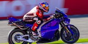 Potret Perdana Toprak Razgatlioglu Jadi Pembalap MotoGP, Bagi-Bagi Camilan dan Langsung 'Stoppie' Pakai Yamaha V4! Potret Perdana Toprak Razgatlioglu Jadi Pembalap MotoGP, Bagi-Bagi Camilan dan Langsung 'Stoppie' Pakai Yamaha V4!