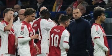 Ajax Amsterdam Terpuruk di Liga Champions: Selalu Kalah, Bobol 13 Kali, dan Baru Cetak Sebiji Gol Ajax Amsterdam Terpuruk di Liga Champions: Selalu Kalah, Bobol 13 Kali, dan Baru Cetak Sebiji Gol