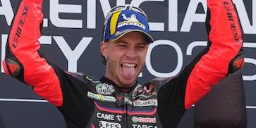 Makna di Balik Selebrasi Marco Bezzecchi Ajak Aprilia 'Nikah', Bakal Dapat Hadiah Motor Usai 3 Kali Menang Makna di Balik Selebrasi Marco Bezzecchi Ajak Aprilia 'Nikah', Bakal Dapat Hadiah Motor Usai 3 Kali Menang