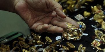 Prediksi Harga Emas Hari Ini, Senin 3 November 2025: Melemah Atau Menguat?