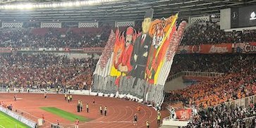 BRI Super League - The Jakmania Suguhkan 2 Koreografi Raksasa saat Laga Persija vs PSIM di SUGBK: Until Our Last Breath