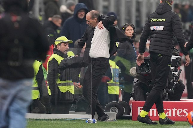 AC Milan vs Lazio: Keputusan VAR yang Mengundang Pujian dan Kontroversi