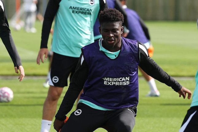 Gelandang Bertahan: Carlos Baleba