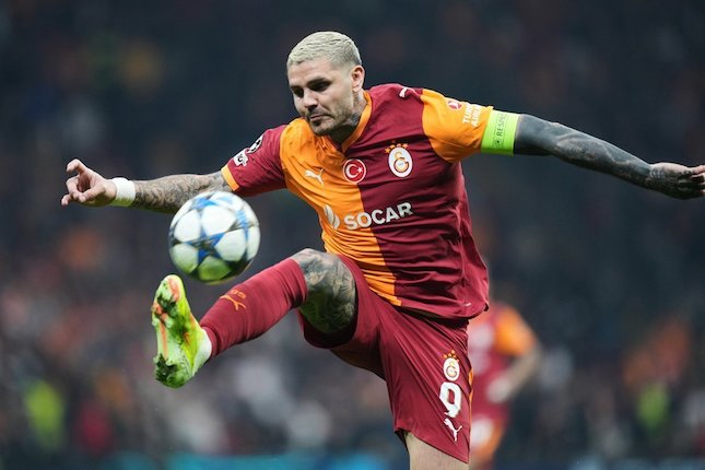 Galatasaray Main dengan 10 Orang