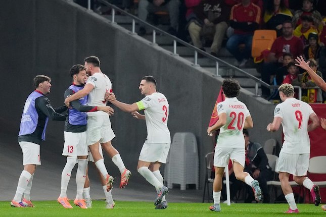 Awal Manis yang Ternoda Awal Manis yang Ternoda